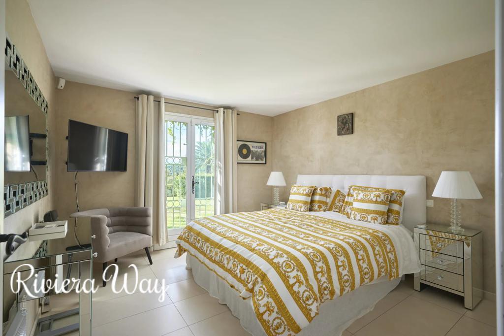 10 room villa in Saint-Tropez, photo #8, listing #91395318