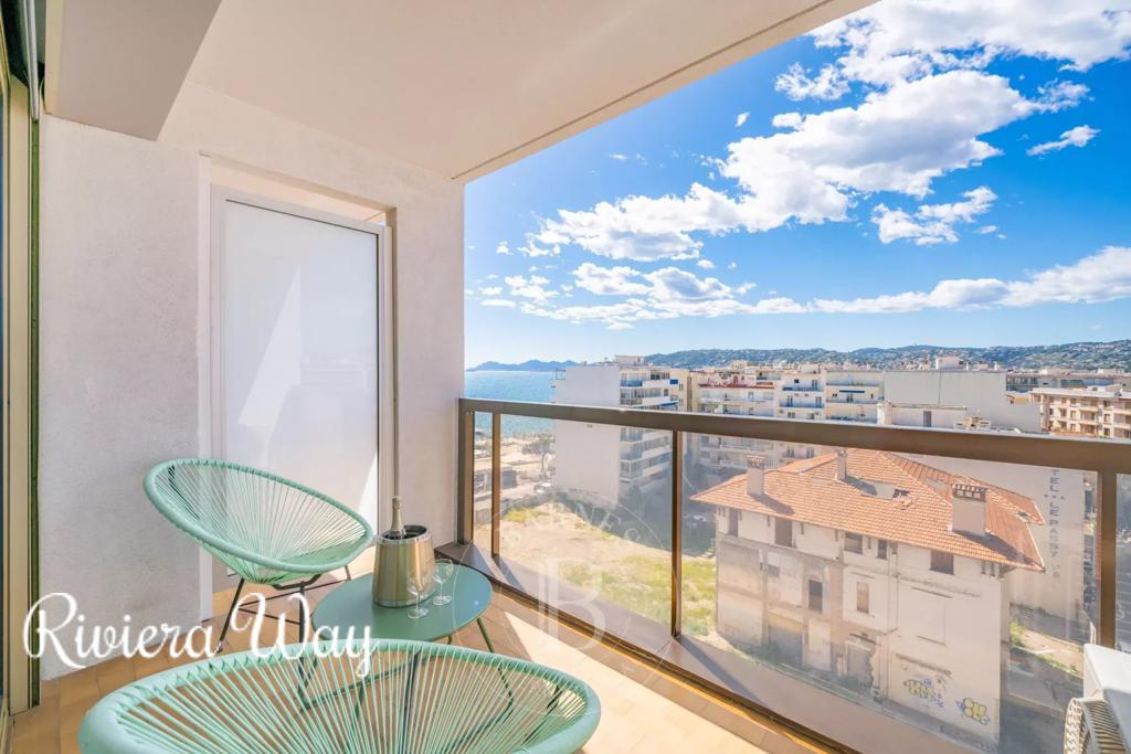 1 room apartment in Antibes, photo #1, listing #99874194