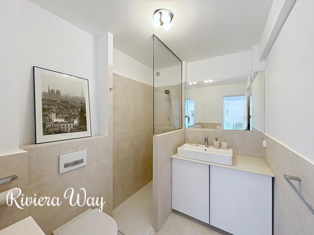 2 room apartment in Antibes, photo #4, listing #106090152