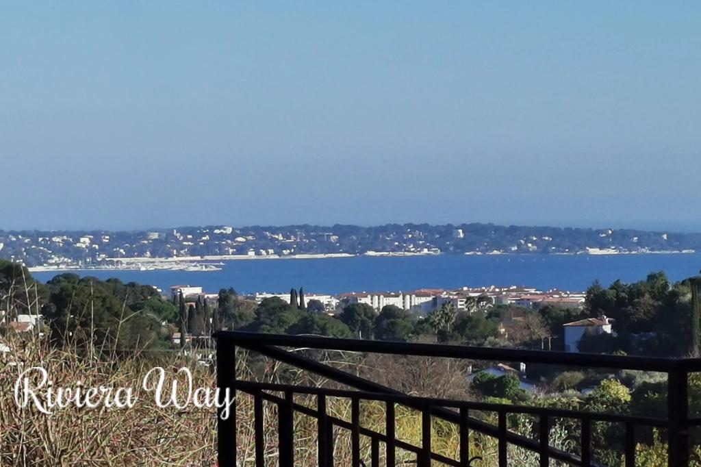 6 room villa in Antibes, photo #9, listing #100572318