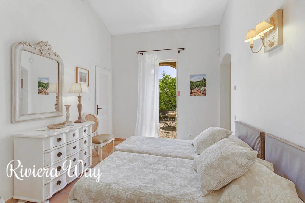 8 room villa in La Croix-Valmer, photo #3, listing #103229952