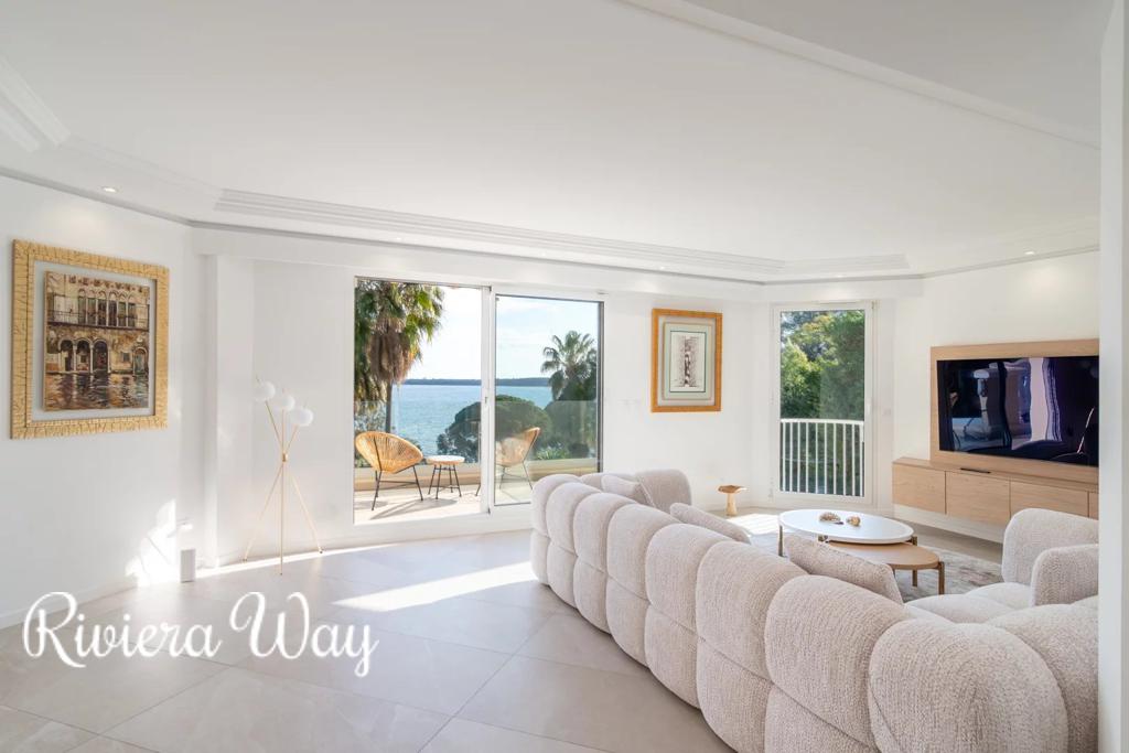 7 room apartment in Cannes, photo #9, listing #105880236