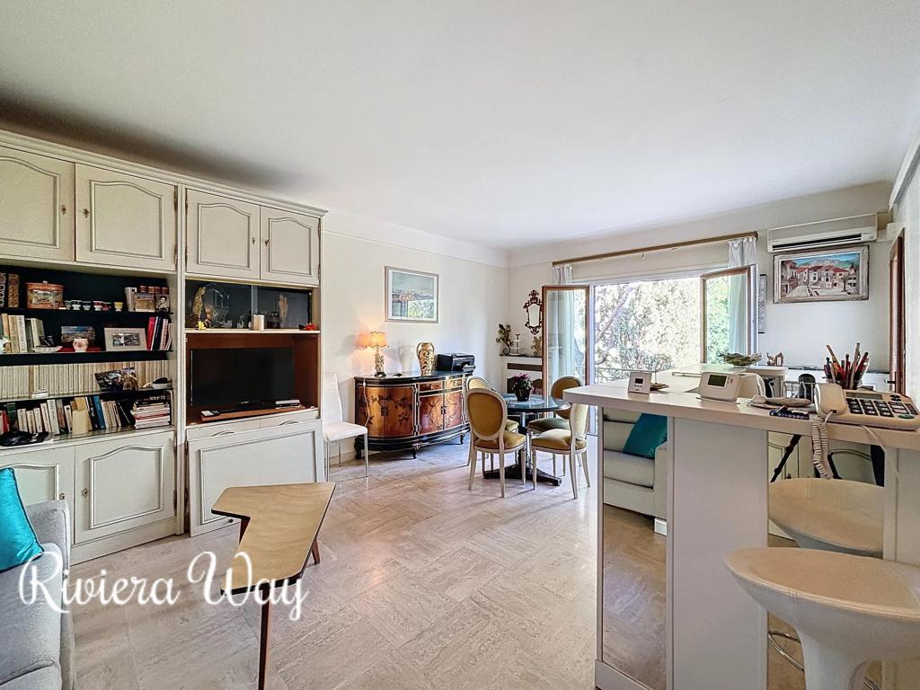 4 room villa in Cap d'Antibes, photo #10, listing #106390410