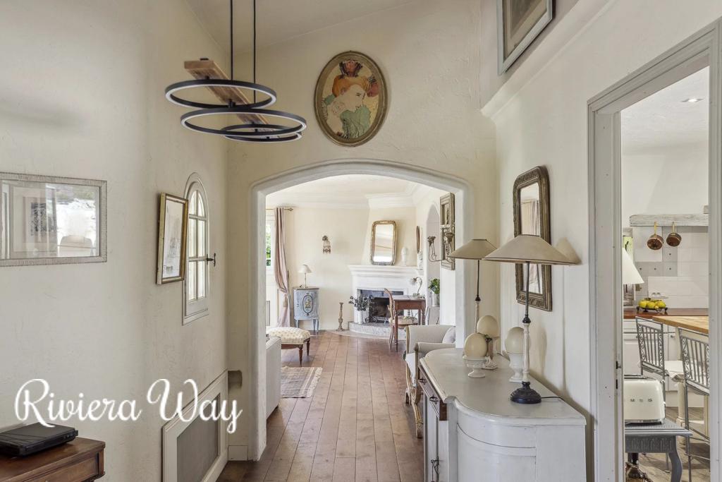 7 room villa in Le Rouret, photo #1, listing #102989418