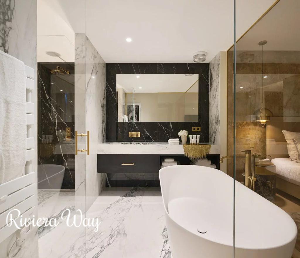 6 room villa in Cap d'Antibes, photo #6, listing #105088746