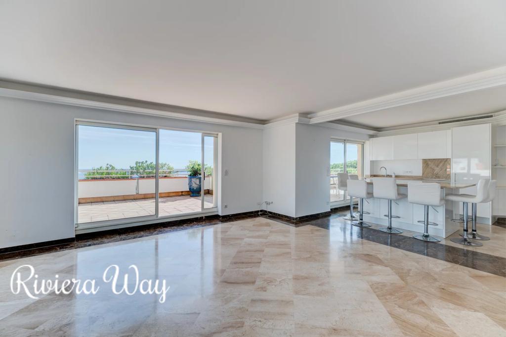 4 room apartment in Cannes, photo #4, listing #106239756
