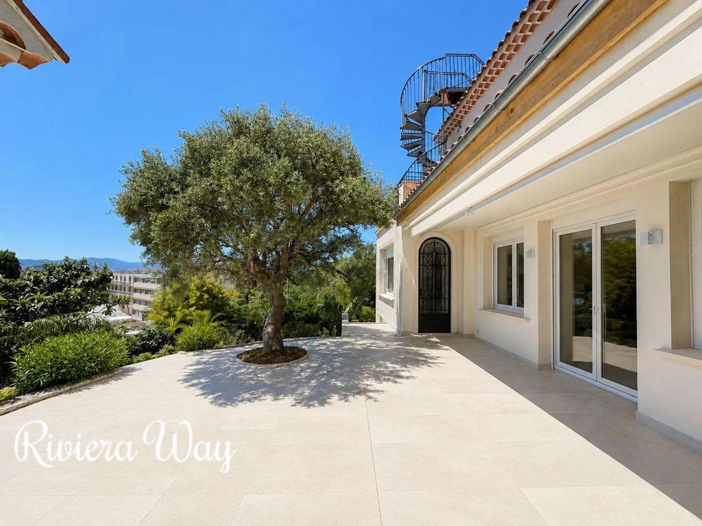 4 room apartment in Cannes, photo #1, listing #106824396