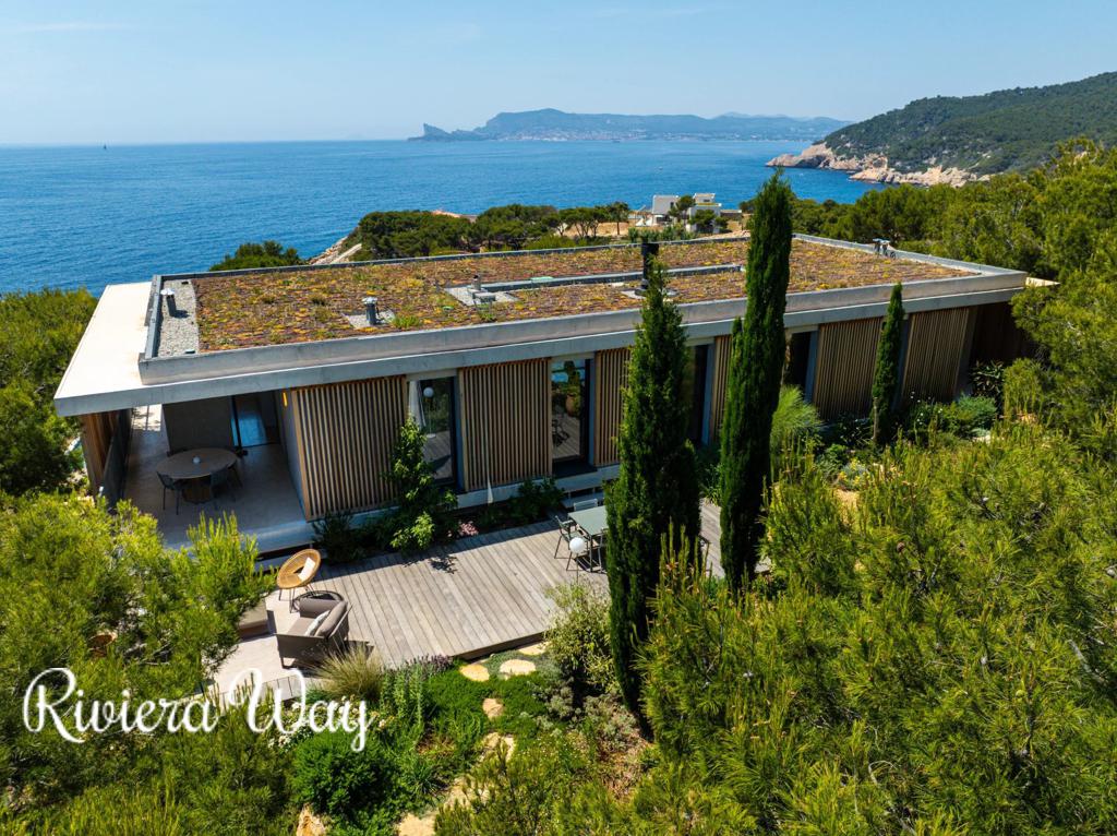 8 room villa in Saint-Cyr-sur-Mer, photo #1, listing #106811670
