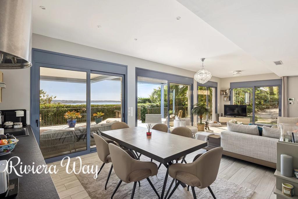 5 room villa in Cannes, photo #8, listing #104187132