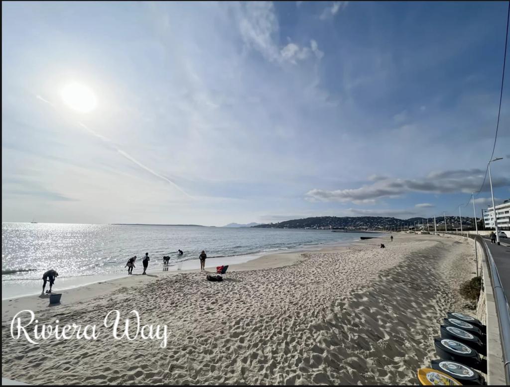 2 room new home in Antibes, photo #1, listing #106275498