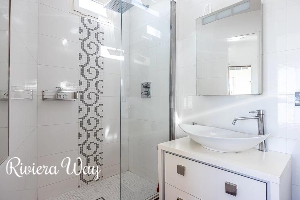 4 room apartment in Antibes, photo #3, listing #105160146