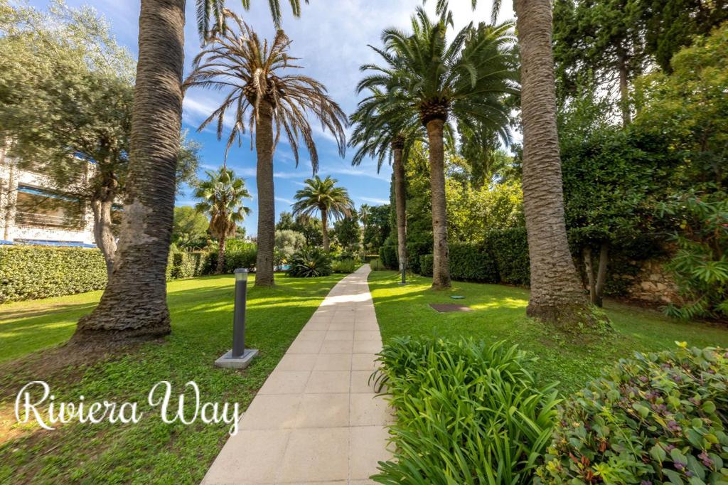 Apartment in Antibes, photo #3, listing #104189778