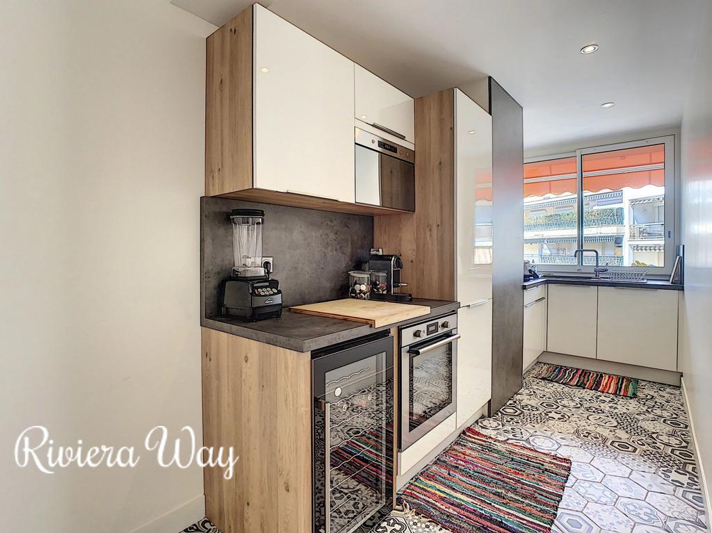 2 room apartment in Cannes, photo #7, listing #106464372