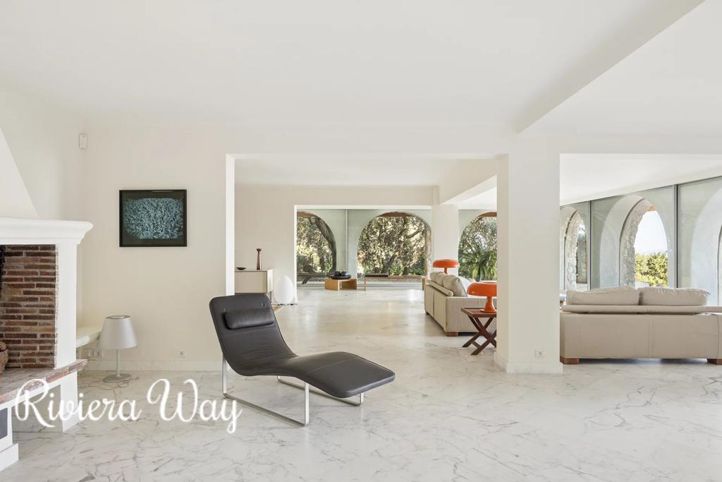 8 room villa in Saint-Paul-de-Vence, photo #6, listing #106130304