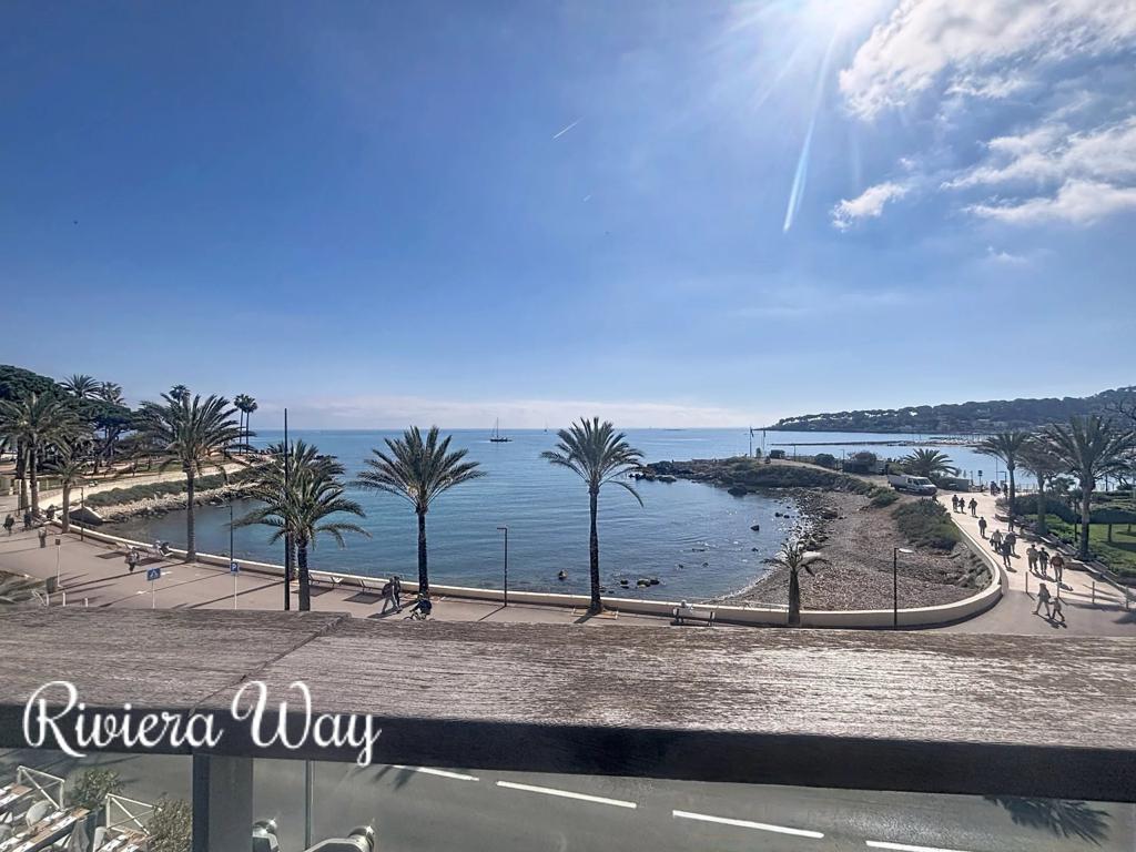 2 room apartment in Antibes, photo #1, listing #105717276