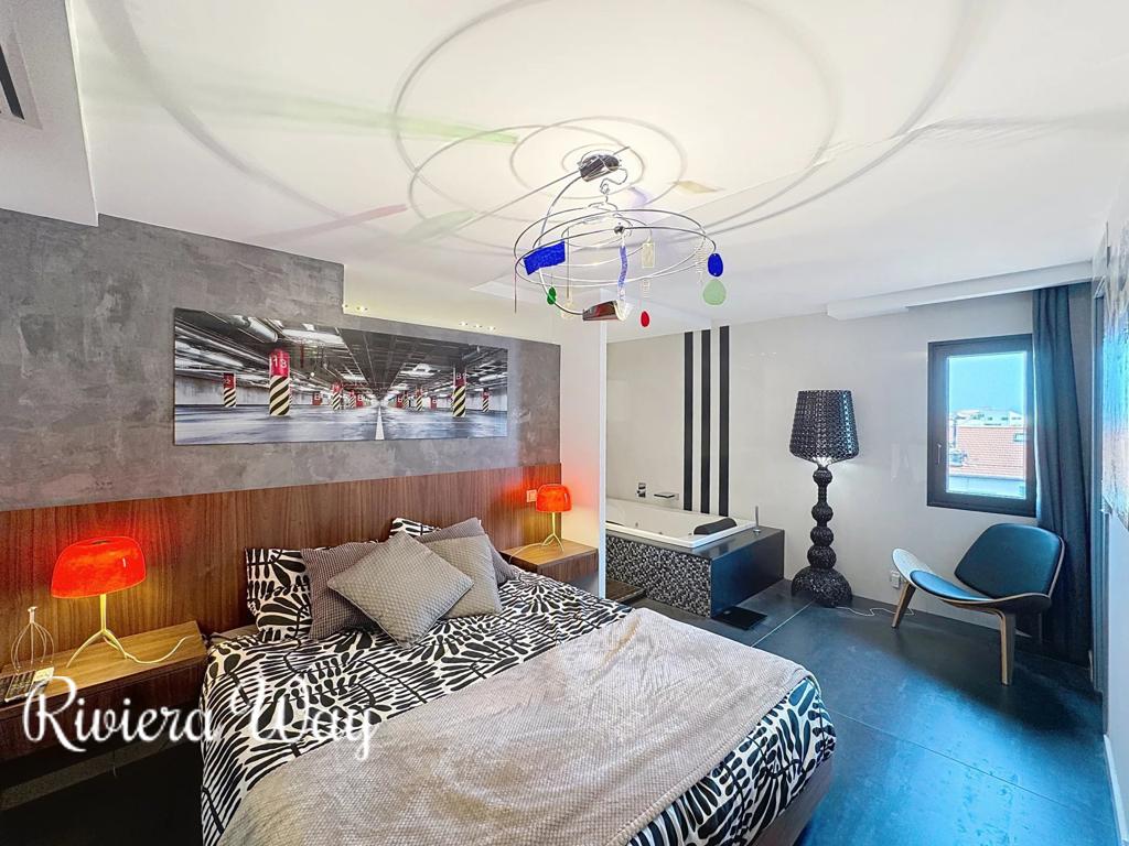 6 room apartment in Antibes, photo #9, listing #102863544