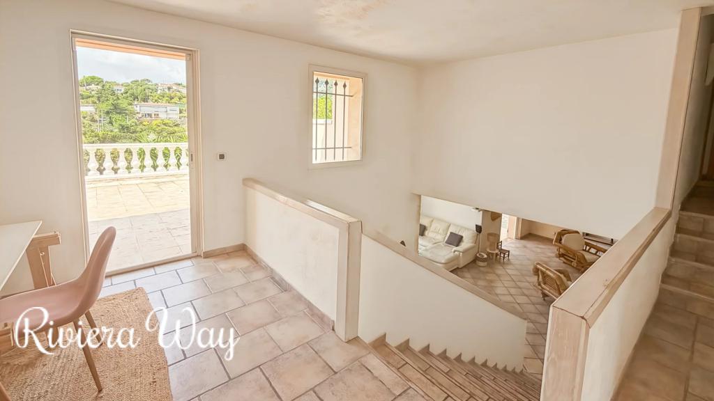 7 room villa in Antibes, photo #8, listing #106636782