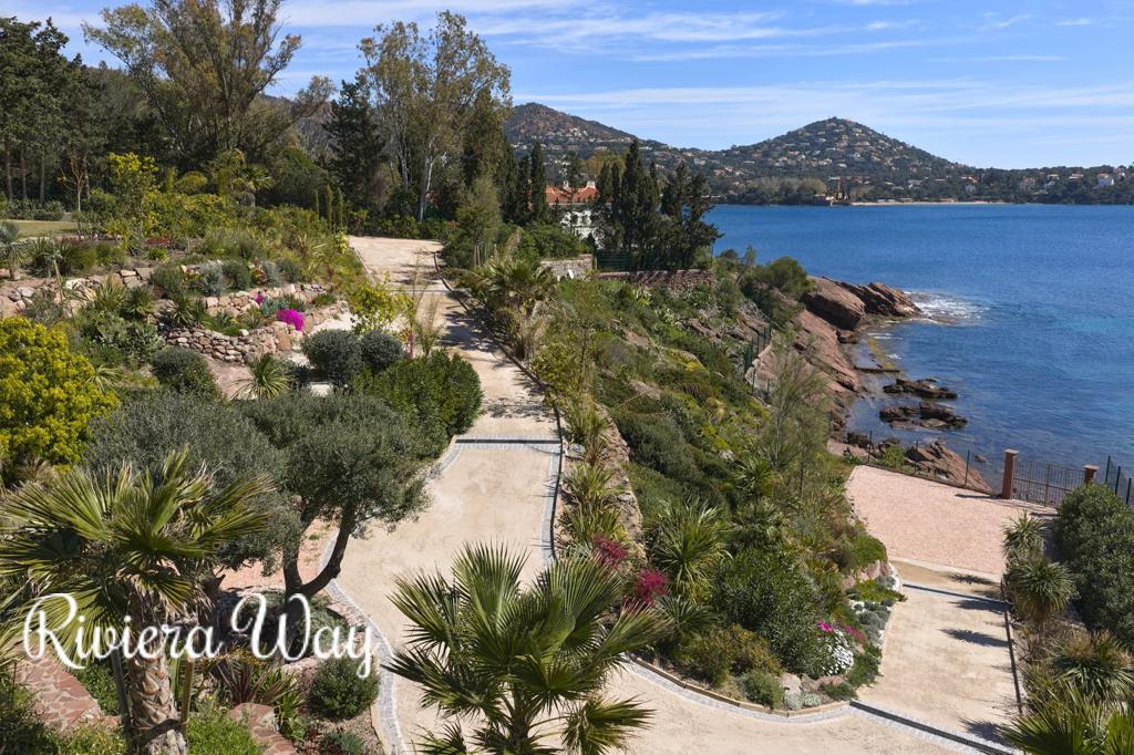 12 room villa in Agay, photo #2, listing #106503390