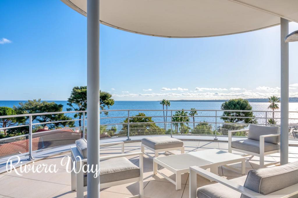 4 room apartment in Cannes, photo #1, listing #105153300