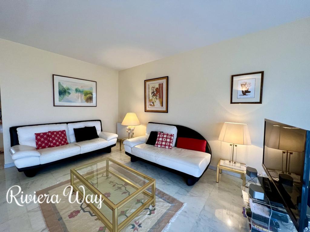 3 room apartment in Antibes, photo #1, listing #103975536