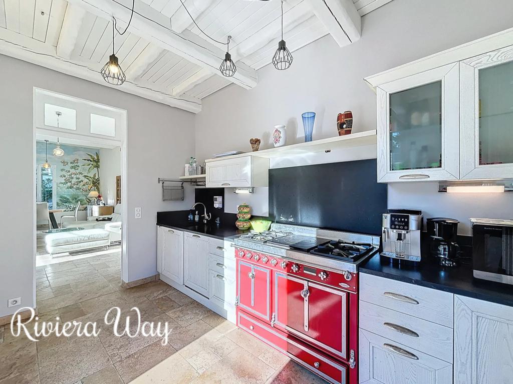 5 room villa in Antibes, photo #10, listing #106079400