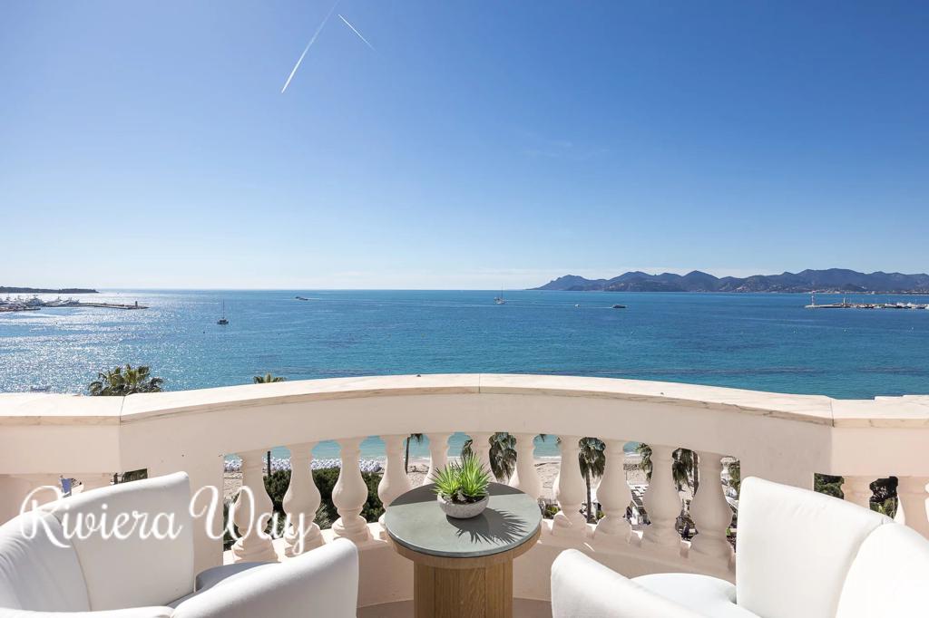 4 room apartment in Cannes, photo #1, listing #93447102