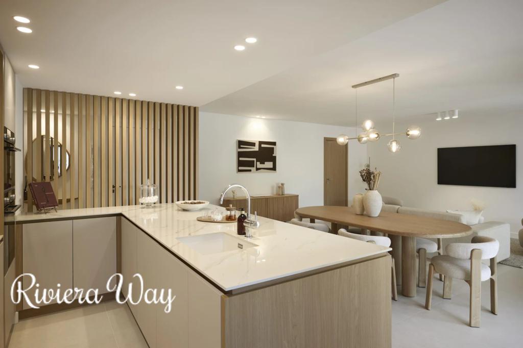 4 room apartment in Cannes, photo #3, listing #105601482
