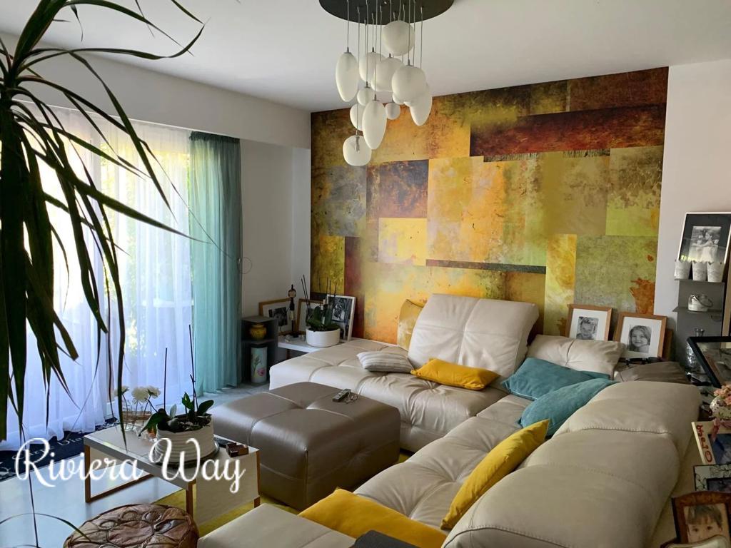 4 room villa in Antibes, photo #4, listing #102995760