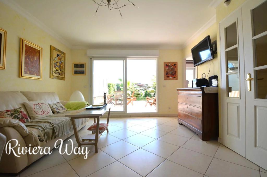 2 room apartment in Juan-les-Pins, photo #1, listing #101630886