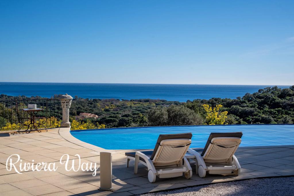 Villa in Cavalaire-sur-Mer, photo #3, listing #105900522