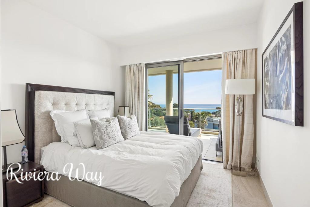 4 room apartment in Antibes, photo #5, listing #106015896