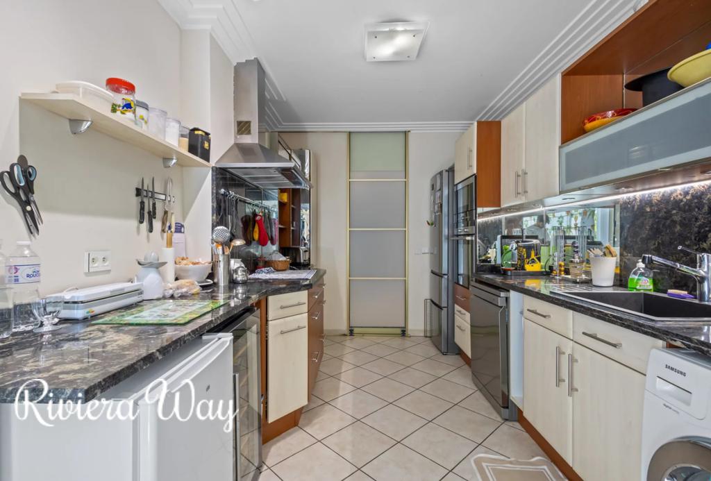 4 room apartment in Le Cannet, photo #1, listing #104254878