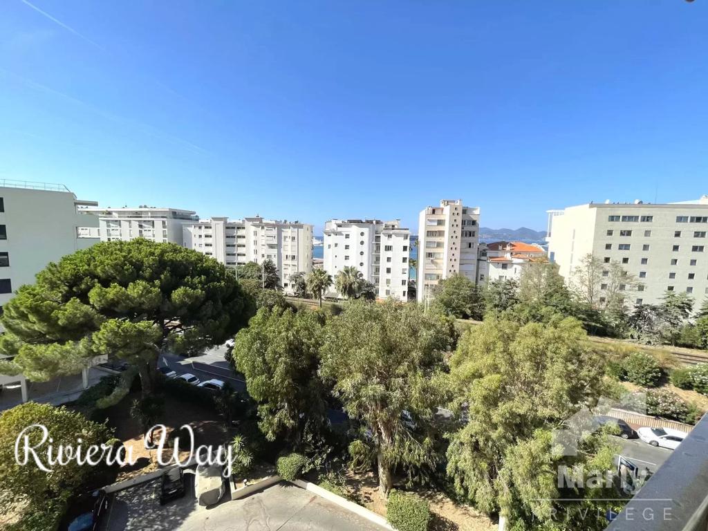 4 room apartment in Cannes, photo #5, listing #96131406