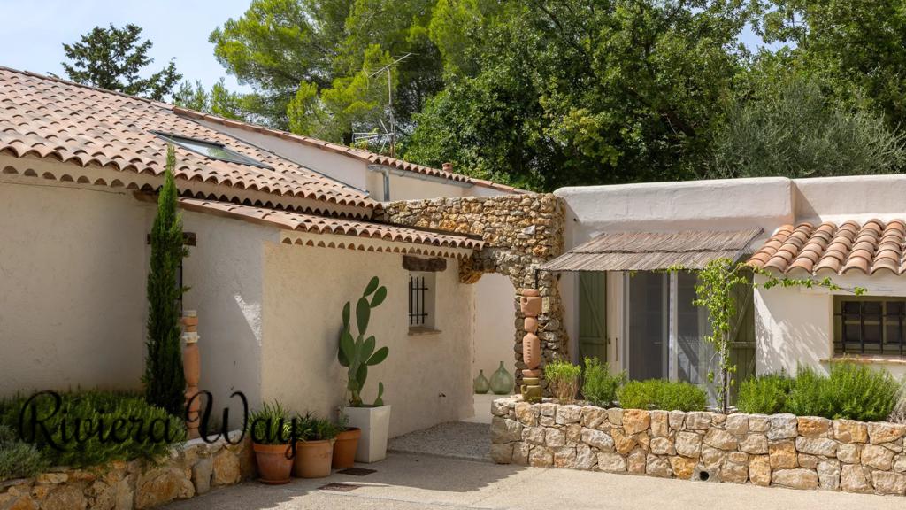 8 room villa in Le Rouret, photo #3, listing #107000208