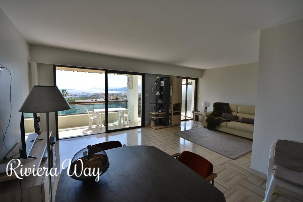 4 room apartment in Antibes, photo #1, listing #86376360