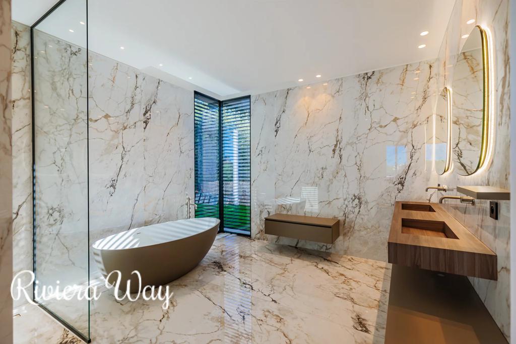 6 room villa in Sainte-Maxime, photo #7, listing #104479914