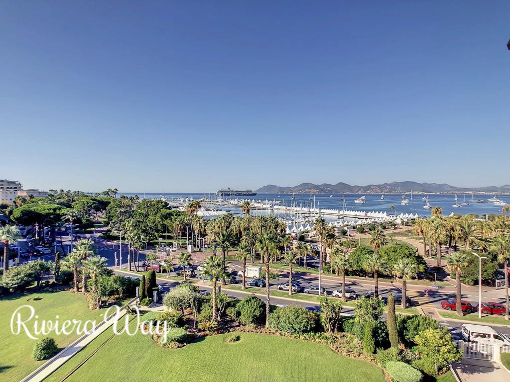 4 room apartment in Cannes, photo #1, listing #99221514