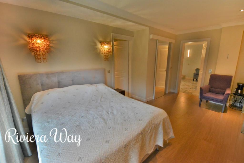4 room villa in Cap d'Antibes, photo #3, listing #82484556
