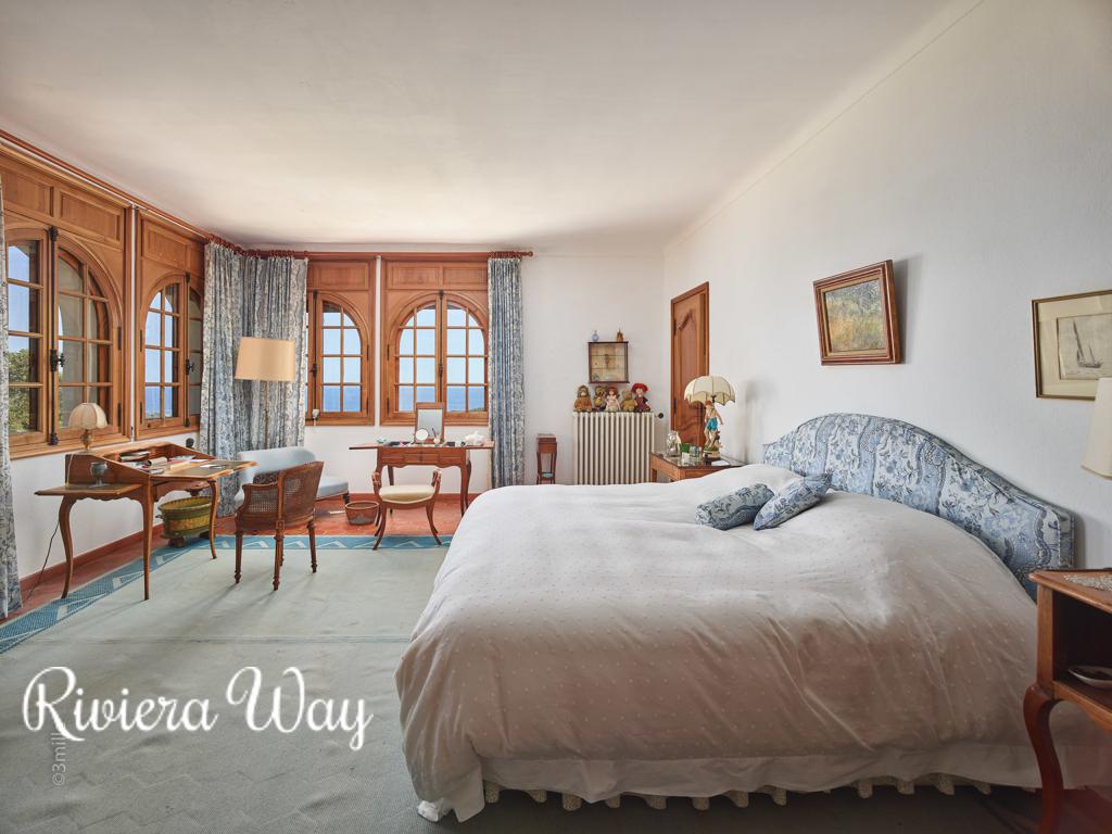 12 room villa in La Croix-Valmer, photo #3, listing #86856882
