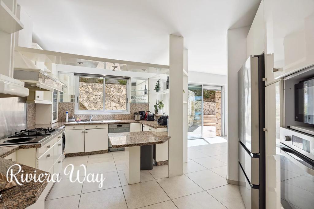 6 room villa in Cap d'Antibes, photo #2, listing #104008044