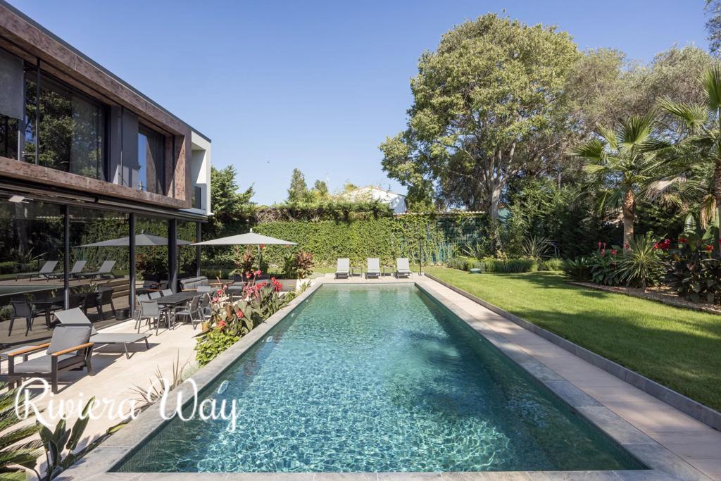 10 room villa in Antibes, photo #2, listing #107040066