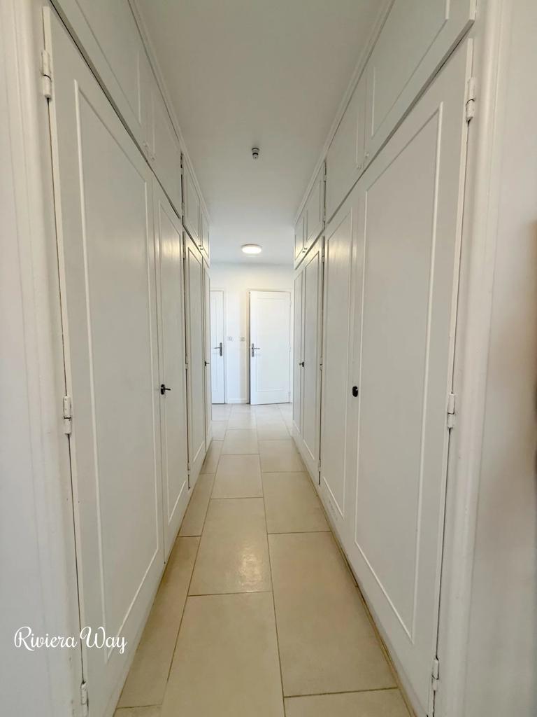 4 room apartment in Antibes, photo #3, listing #103061112