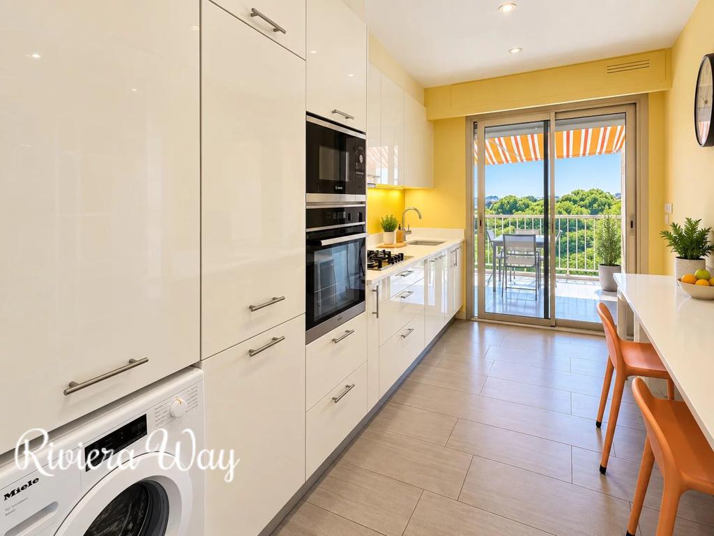 4 room apartment in Antibes, photo #5, listing #107069550