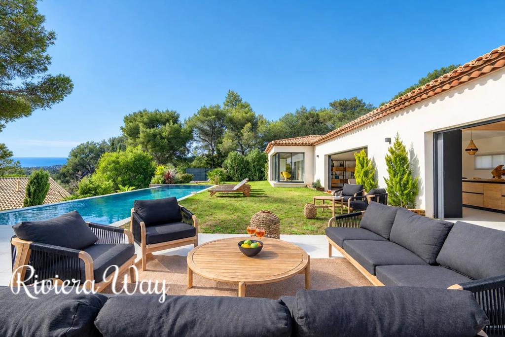 7 room villa in La Croix-Valmer, photo #2, listing #103324410