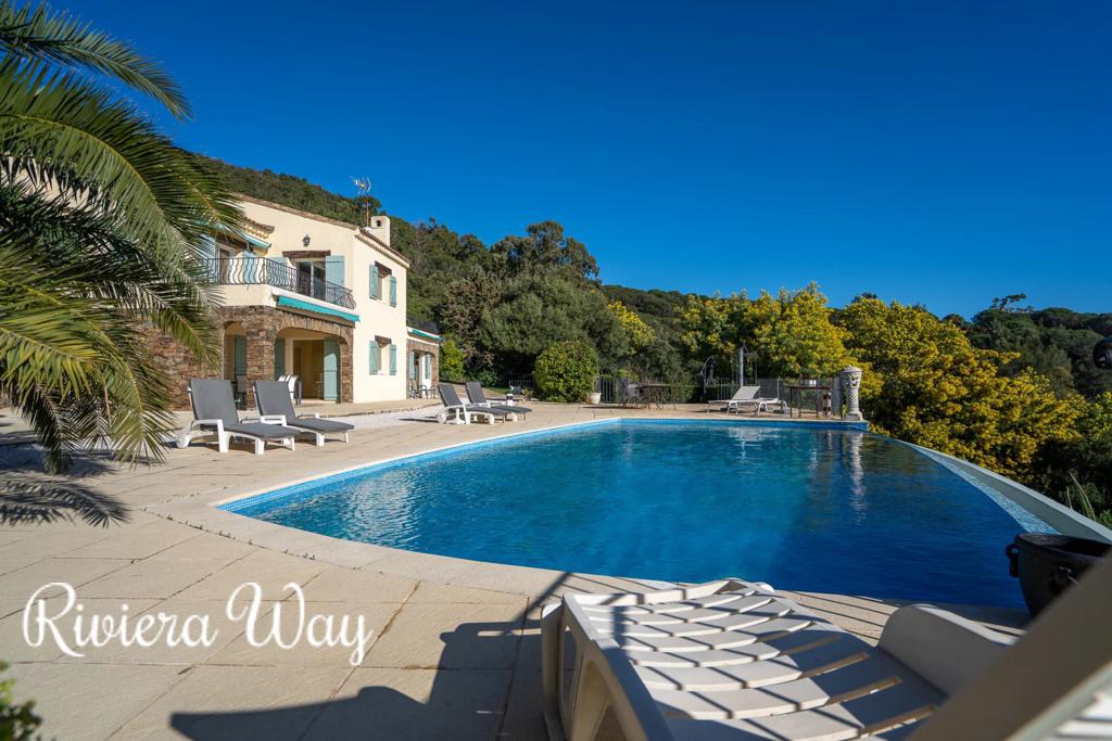 Villa in Cavalaire-sur-Mer, photo #4, listing #105900522