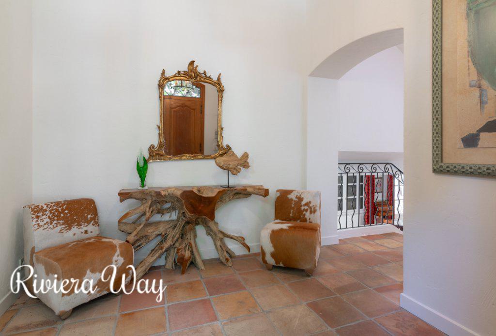 8 room villa in Antibes, photo #10, listing #78859284