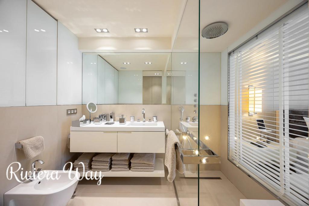 6 room apartment in Cannes, photo #9, listing #106247904