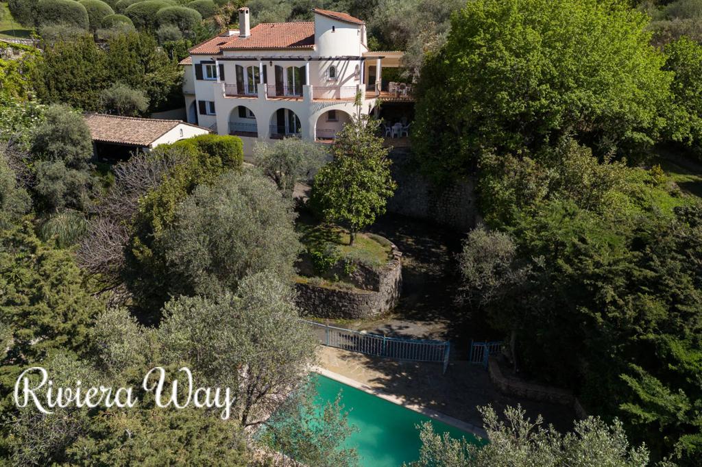 8 room villa in Grasse, photo #9, listing #99536388