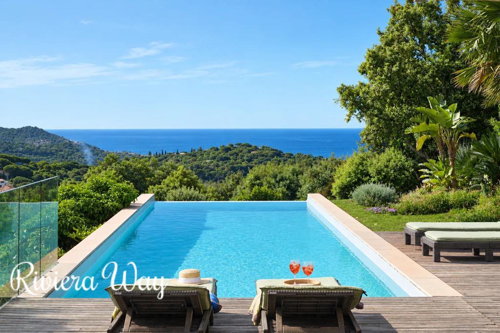 10 room villa in La Croix-Valmer, photo #1, listing #102842418