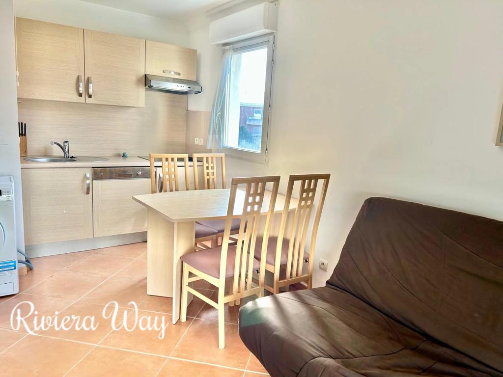2 room apartment in Juan-les-Pins, photo #7, listing #106127574